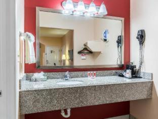 Quality Inn & Suites Bridge City Orange Værelse billede